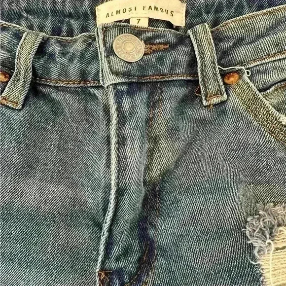 Almost Famous Mid Rise Jean Shorts Women's Size 7 Stretch Distressesd - Picture 3 of 8